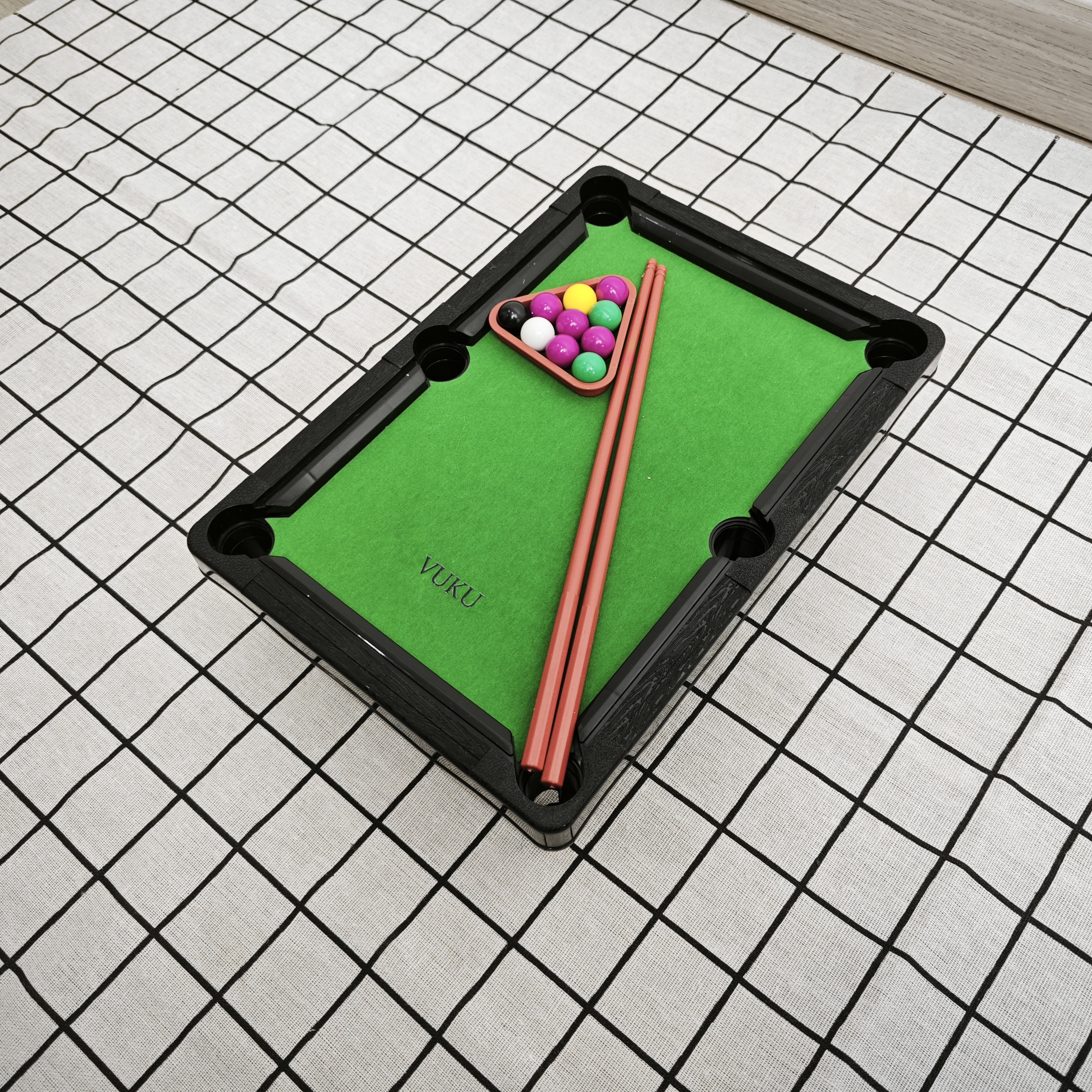 VUKU Portable Tabletop Mini Billiard Tables Set, Small Desktop Billiards Game Kit with 2 Cues, Billiard Balls Triangle Rack, Indoor Travel Party Family Game Toy Gift for Kids Adults Boys Girls
